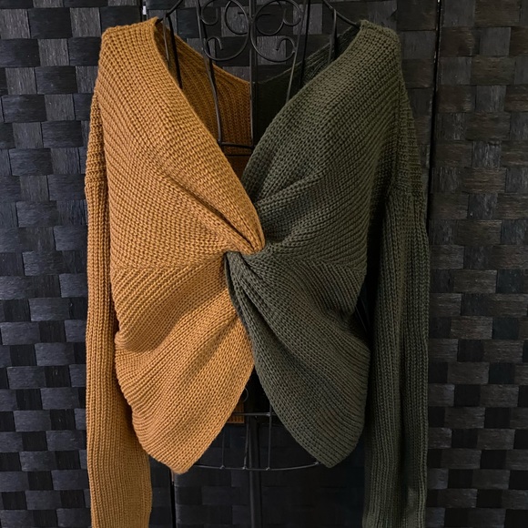 No Boundaries Sweaters - No Boundaries Two Tone Twist Front Crop Long Sleeve Sweater